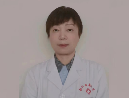 何君萍 